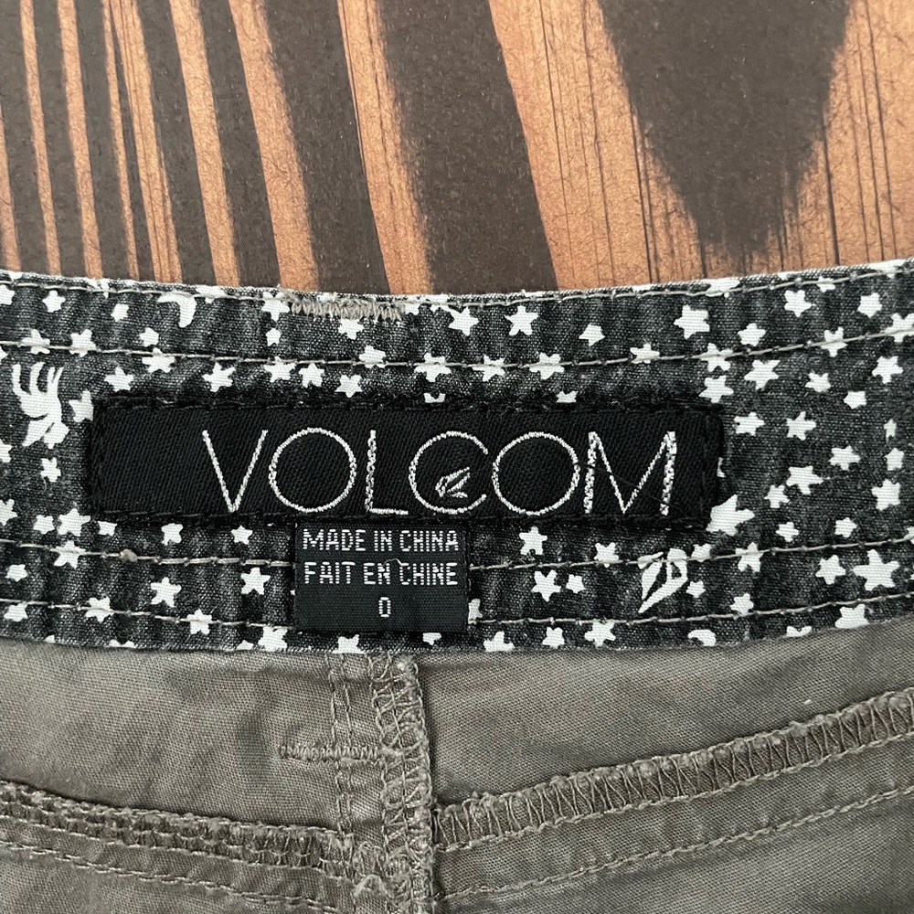 Volcom Shorts Size 0 - Picture 3 of 4